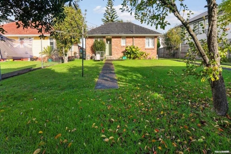 Photo of property in 23 Toru Street, Te Atatu Peninsula, Auckland, 0610