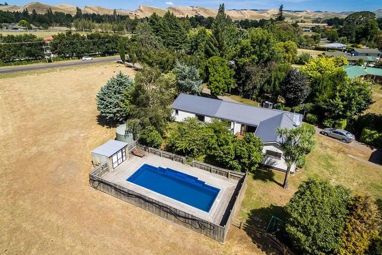 Photo of property in 17 Charlotte Street, Takapau, 4203