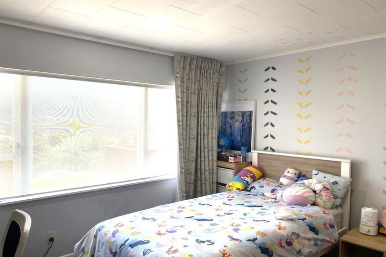 Photo of property in 10 Woodman Drive, Tawa, Wellington, 5028