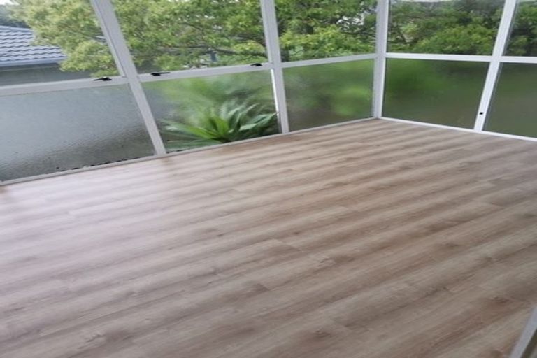 Photo of property in 5 Pavola Grove, Glenfield, Auckland, 0629