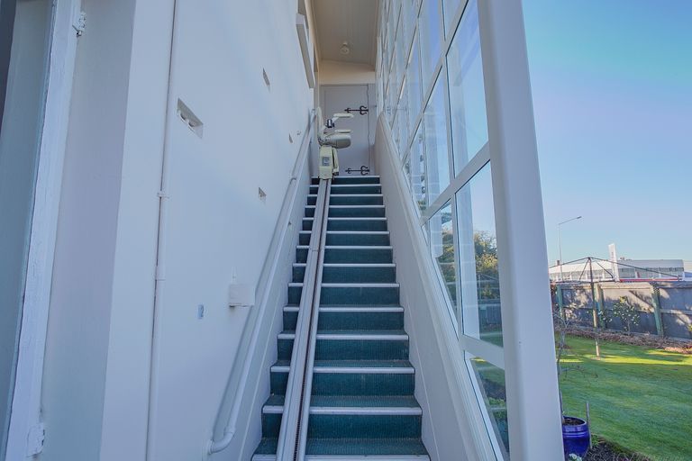 Photo of property in 1-12/48 The Bay Hill, Timaru, 7910