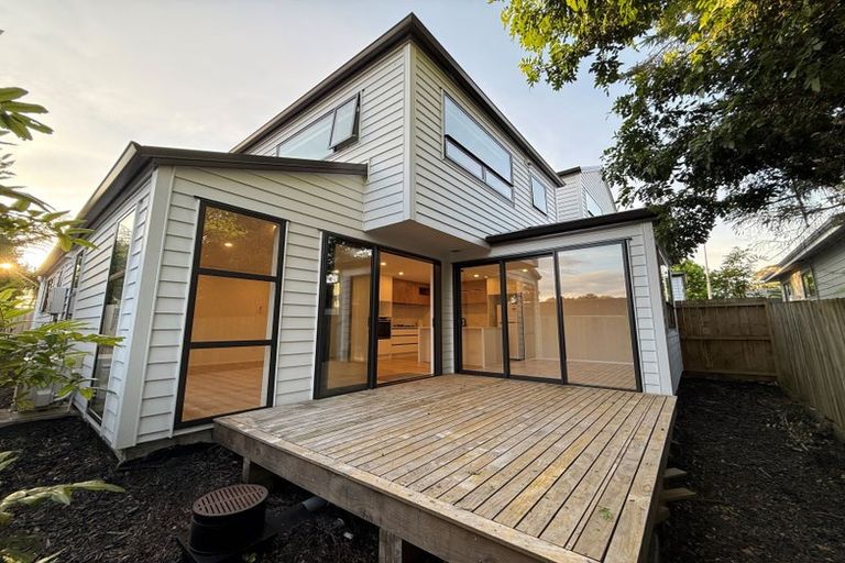 Photo of property in 51c West Harbour Drive, West Harbour, Auckland, 0618