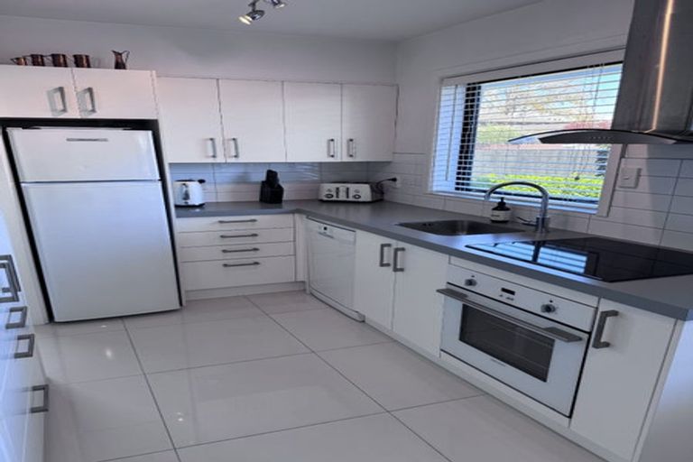 Photo of property in 2/68 Browns Road, St Albans, Christchurch, 8014