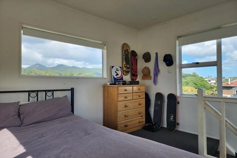 Photo of property in 12 Pitcairn Street, Oakura, 4314