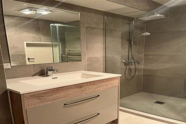 Photo of property in 8 Puhakehake Place, Flat Bush, Auckland, 2019