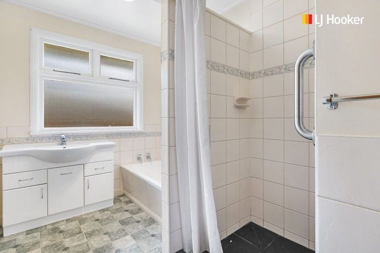 Photo of property in 1 Broomlea Street, Wakari, Dunedin, 9010