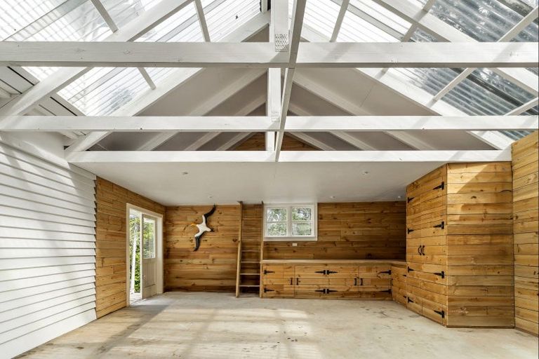 Photo of property in 16 Grand View Road, Leigh, 0985