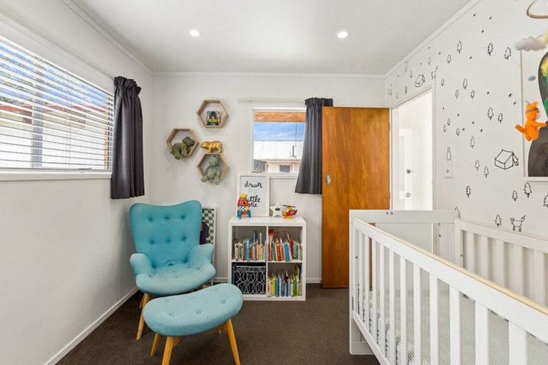 Photo of property in 5 Kotinga Avenue, Glen Eden, Auckland, 0602