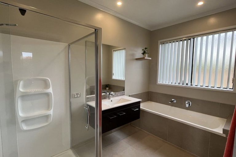 Photo of property in 2 Makaka Lane, Silverdale, 0932