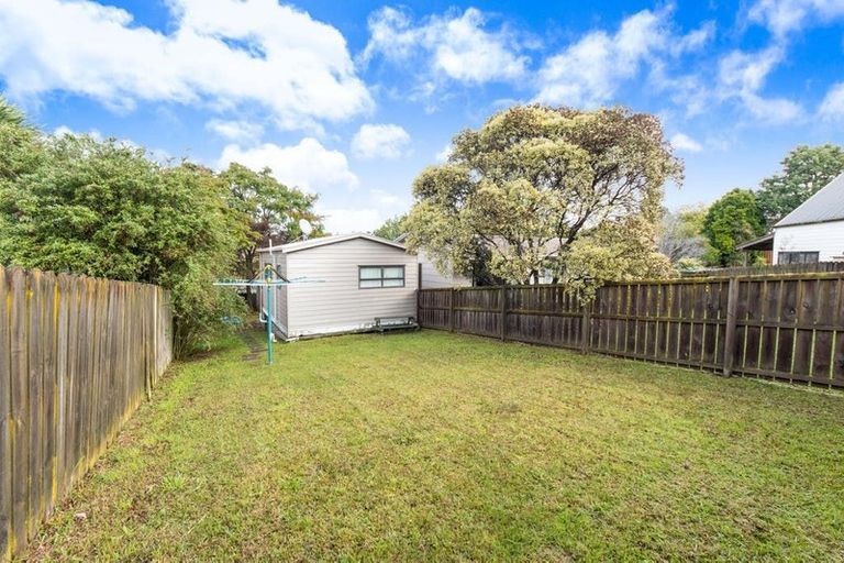 Photo of property in 3 Thalia Place, Totara Vale, Auckland, 0629