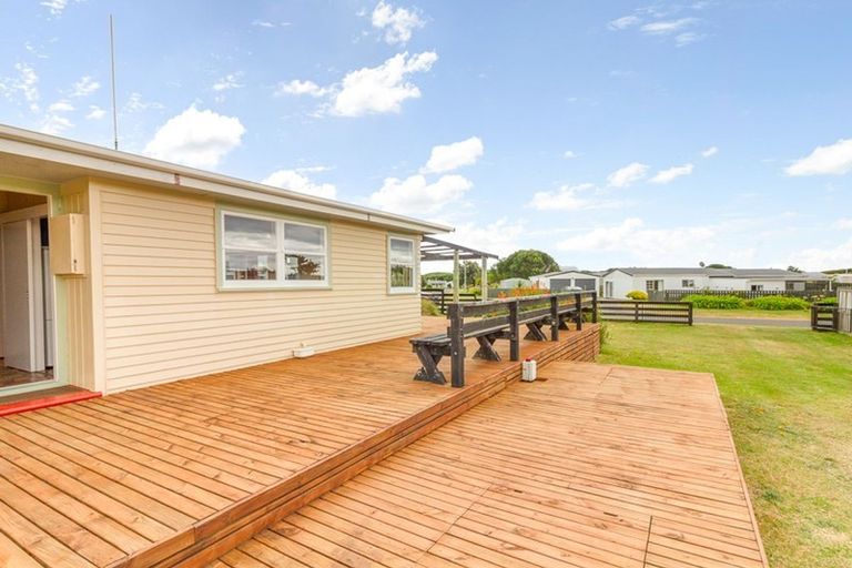 Photo of property in 37 Te Kiri Street, Himatangi Beach, Foxton, 4891