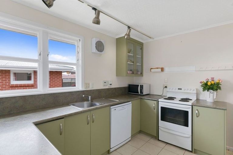 Photo of property in 25 Catherine Crescent, Paparangi, Wellington, 6037