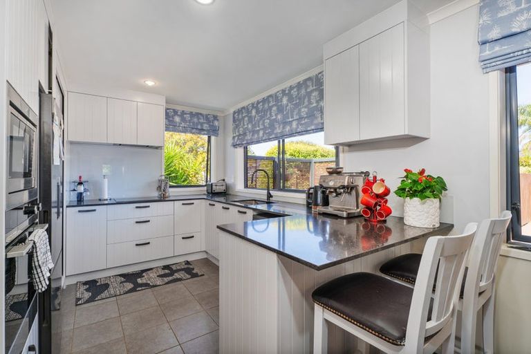 Photo of property in 16 Cobham Lane, Whitianga, 3510