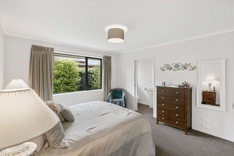 Photo of property in 27 Putaka Place, Papamoa Beach, Papamoa, 3118