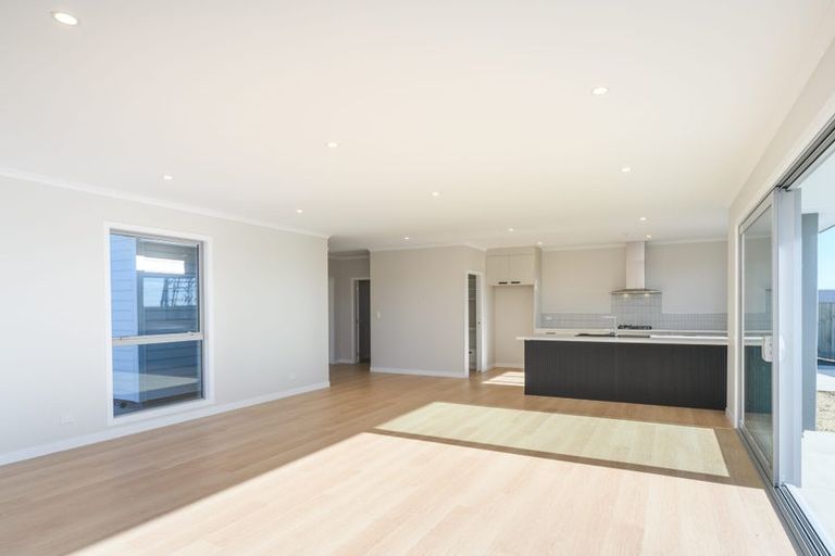 Photo of property in 49 Atlantic Drive, Fitzherbert, Palmerston North, 4410