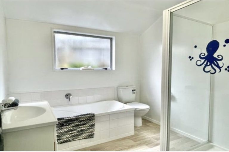 Photo of property in 2 Catlins Glen, Aotea, Porirua, 5024