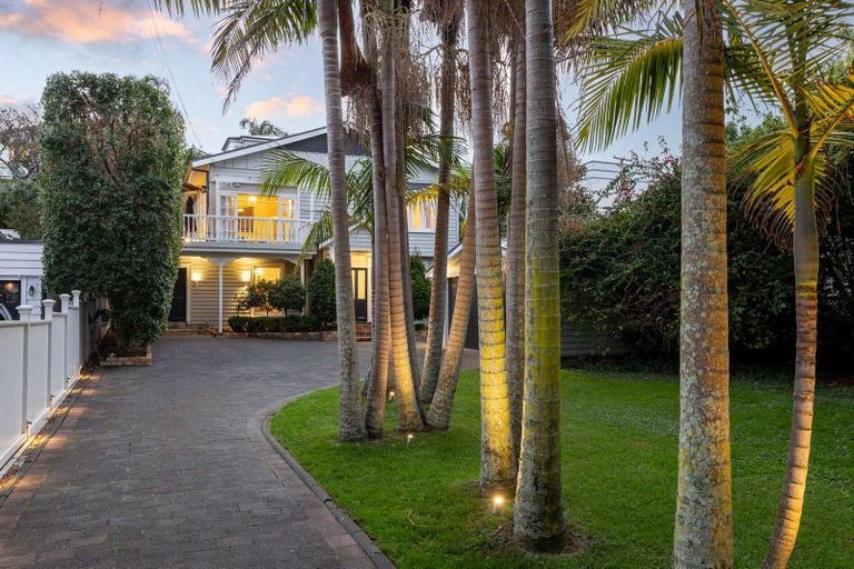 Photo of property in 24 Alfred Street, Northcote Point, Auckland, 0627