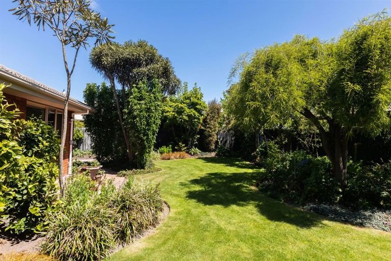 Photo of property in 25 Chesterfield Mews, Russley, Christchurch, 8042