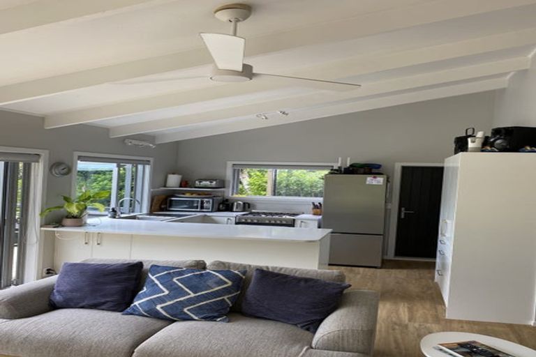 Photo of property in 99 Garden Road, Piha, New Lynn, 0772