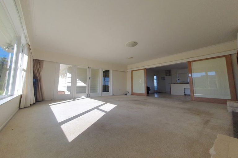 Photo of property in 11 Singers Road, Korokoro, Lower Hutt, 5012