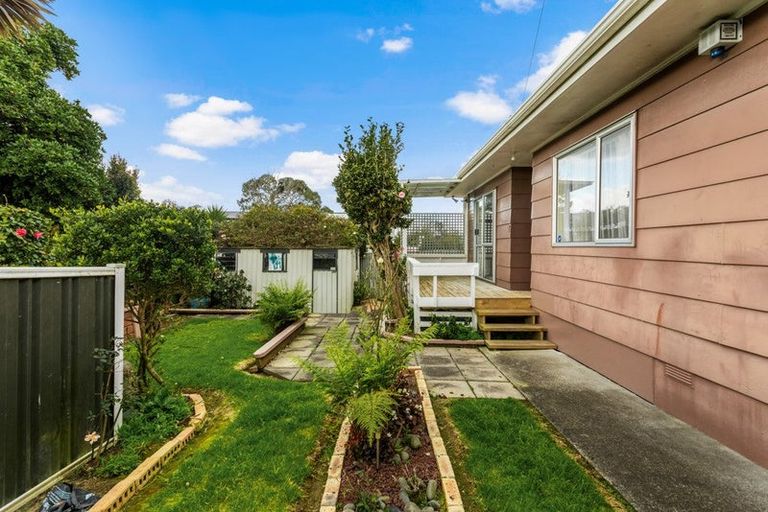 Photo of property in 11a Christmas Road, Manurewa, Auckland, 2102