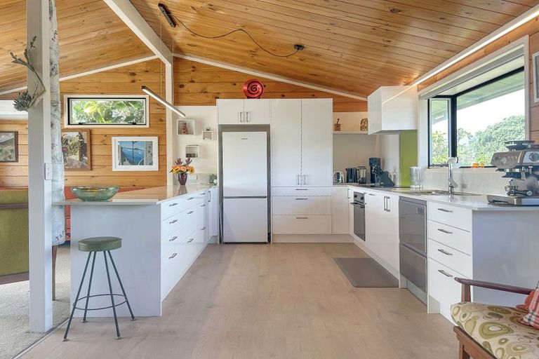 Photo of property in 1a Field Way, Waikanae Beach, Waikanae, 5036