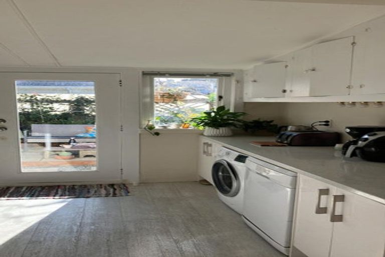 Photo of property in 10 Rimu Road, Kelburn, Wellington, 6012