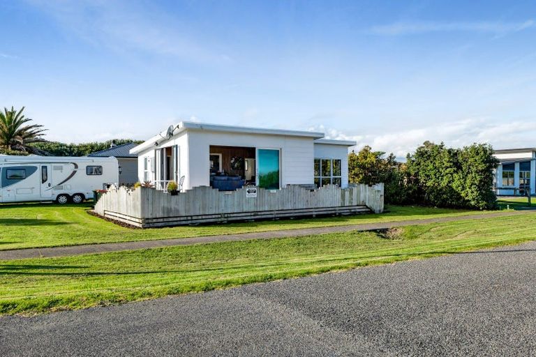 Photo of property in 11 Hector Place, Opunake, 4616