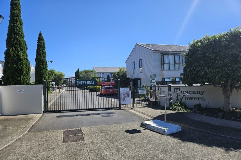 Photo of property in Tuscany Towers, 84/1 Ambrico Place, New Lynn, Auckland, 0600