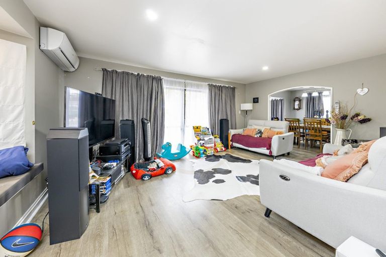 Photo of property in 123 Wattle Farm Road, Wattle Downs, Auckland, 2103