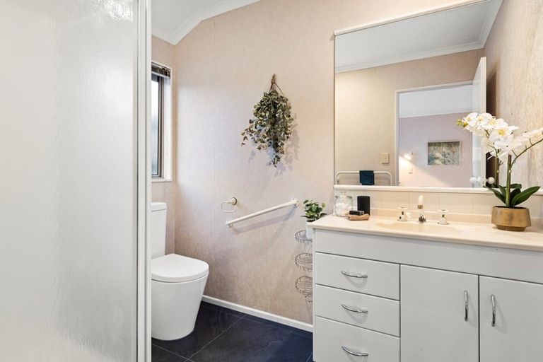 Photo of property in 20 Meadowviews Drive, Welcome Bay, Tauranga, 3112