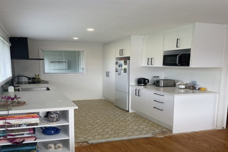 Photo of property in 25 Rishworth Avenue, Stanmore Bay, Whangaparaoa, 0932