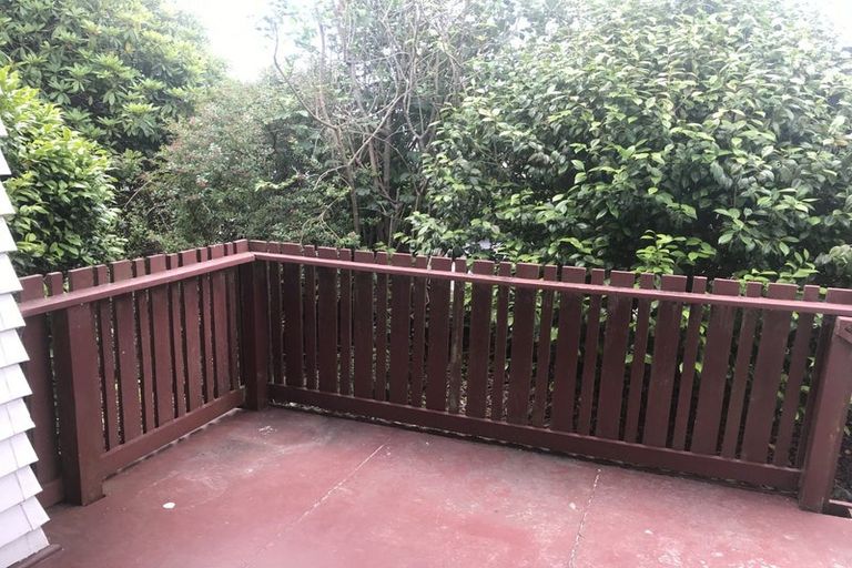 Photo of property in 936 East Coast Road, Northcross, Auckland, 0630