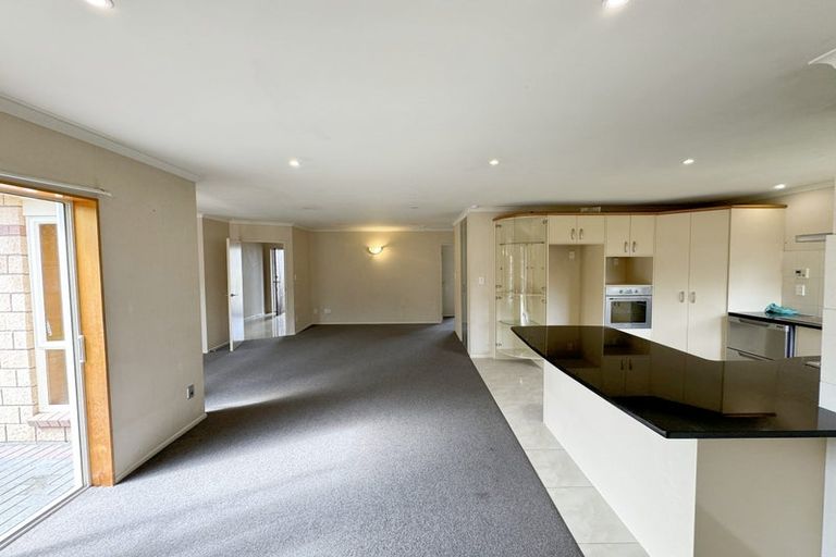 Photo of property in 16 Monash Place, Flat Bush, Auckland, 2016