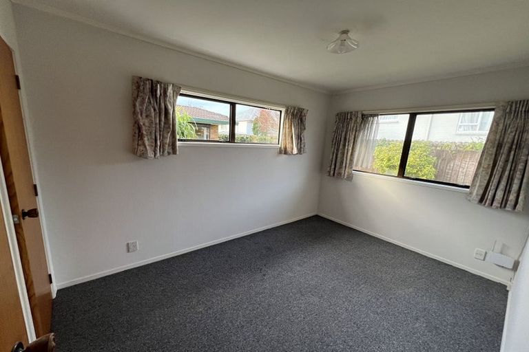 Photo of property in 1/64 Aviemore Drive, Highland Park, Auckland, 2010