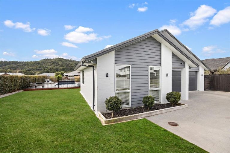 Photo of property in 24 Sir Lincoln Drive, Kumeu, 0810