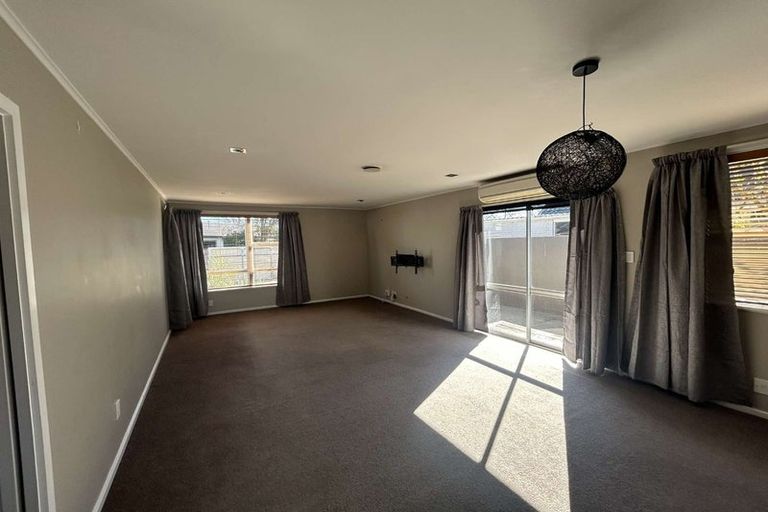 Photo of property in 1/23a Saunders Place, Redwood, Christchurch, 8051