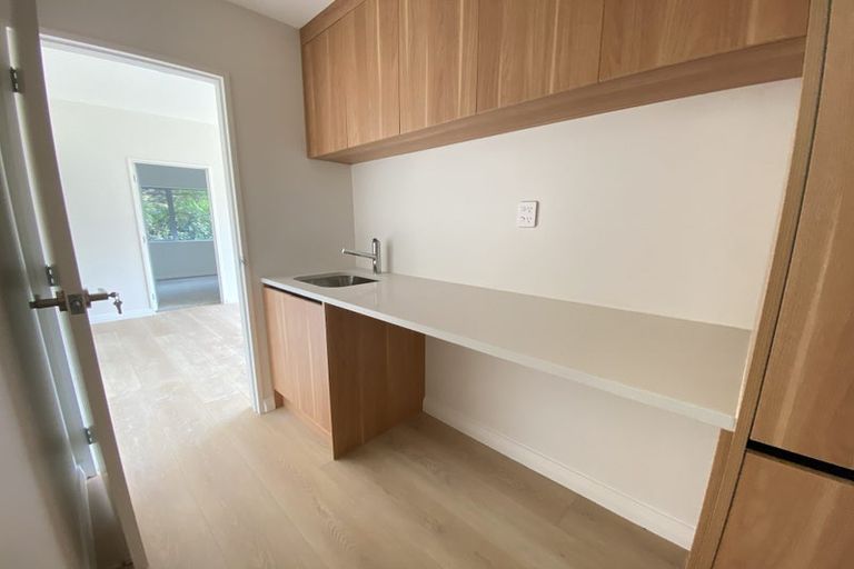 Photo of property in 24 Lorikeet Place, Unsworth Heights, Auckland, 0632