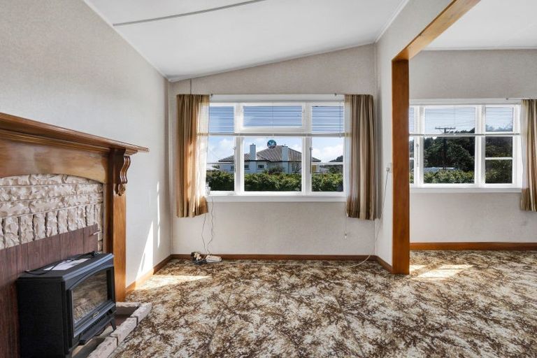 Photo of property in 35 Cracroft Street, Waitara, 4320