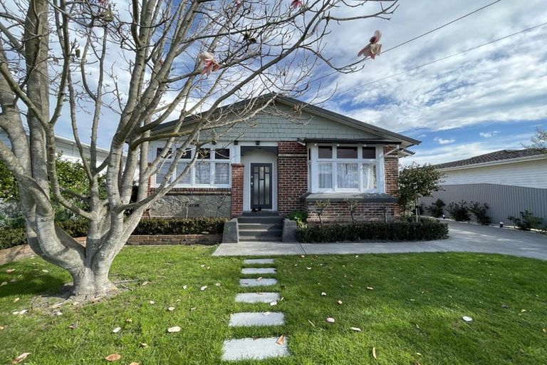 Photo of property in 22 Avenue Road, Greenmeadows, Napier, 4112