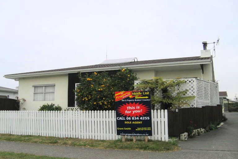 Photo of property in 2/85 Meeanee Road, Taradale, Napier, 4112