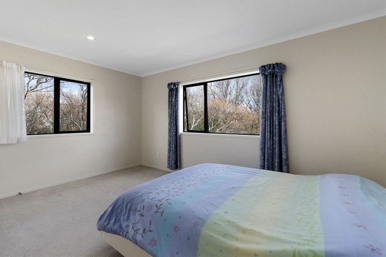 Photo of property in 42 Springvale Drive, Fairview Heights, Auckland, 0632