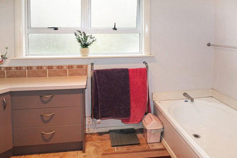 Photo of property in 14 Mack Street, Foxton Beach, Foxton, 4815