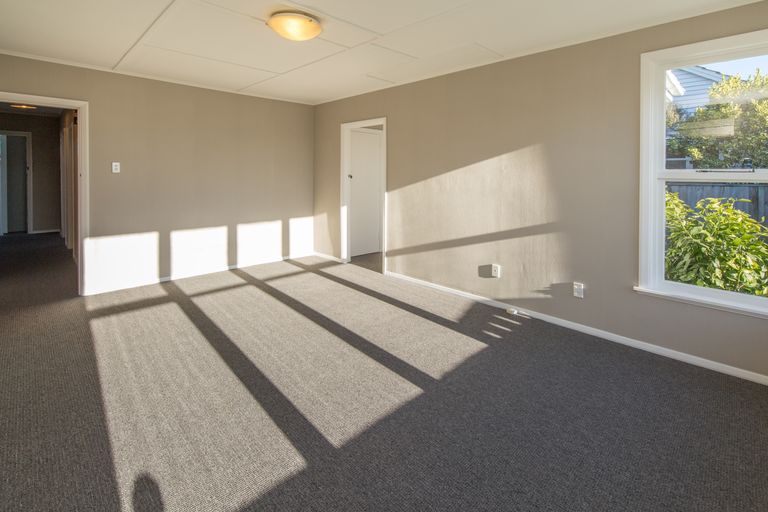 Photo of property in 182 Langdons Road, Northcote, Christchurch, 8052