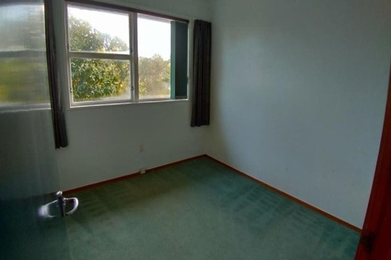Photo of property in 2/5 Addison Drive, Glendene, Auckland, 0602