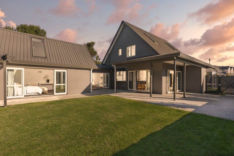 Photo of property in 39 Beauford Place, Parklands, Christchurch, 8083