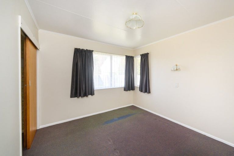 Photo of property in 18 Westmere Place, Takaro, Palmerston North, 4412