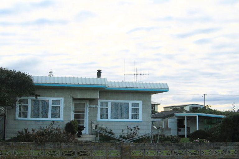 Photo of property in 25 Moana Street, Otaki Beach, Otaki, 5512