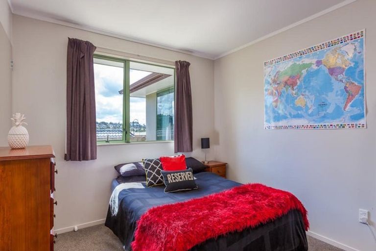 Photo of property in 43 Hewlett Road, Massey, Auckland, 0614