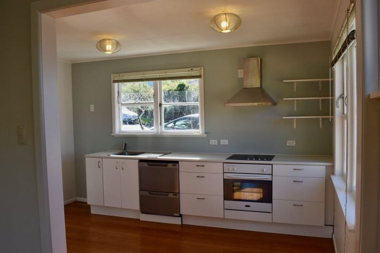 Photo of property in 25 Amundsen Grove, Stokes Valley, Lower Hutt, 5019